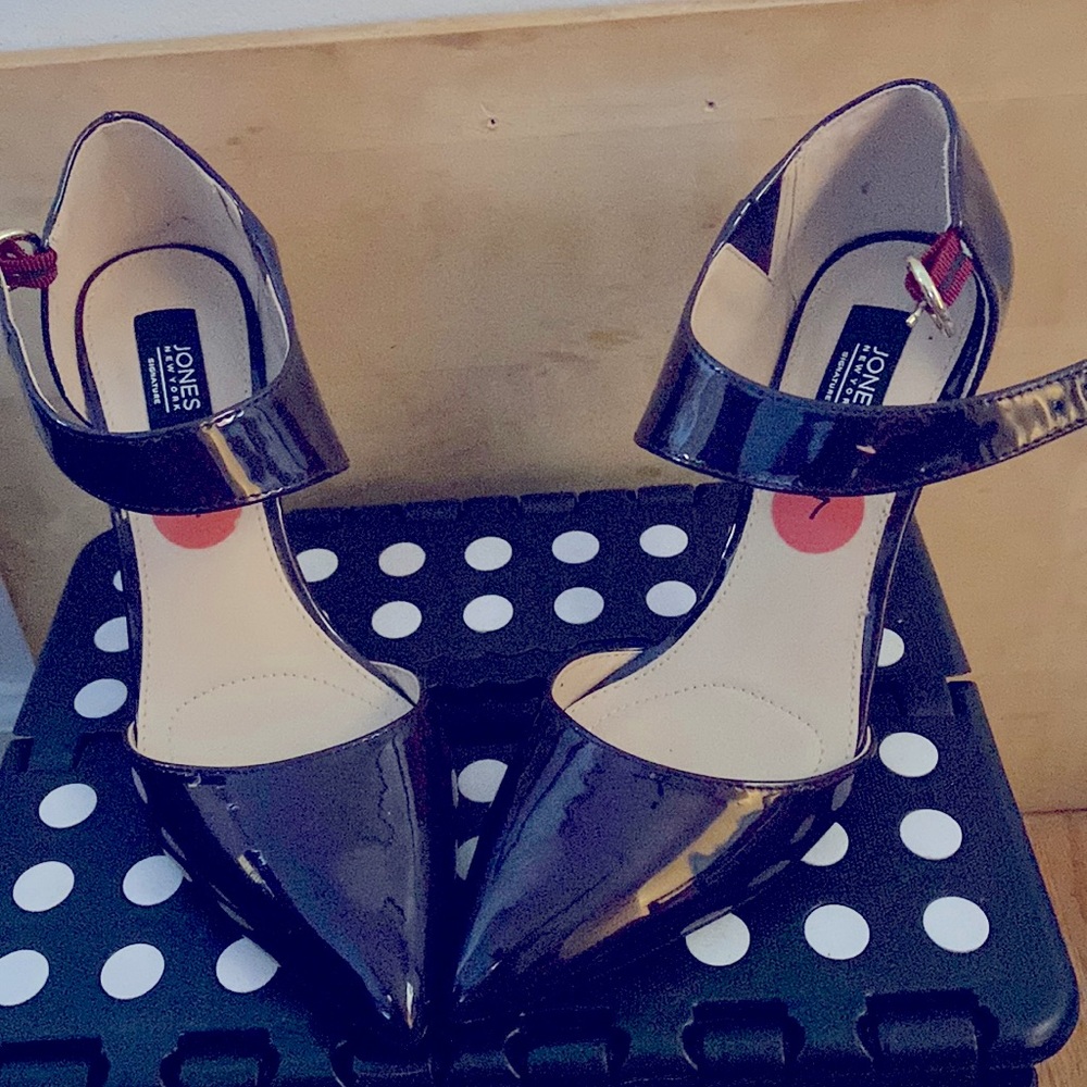 Black leather small heel never been worn